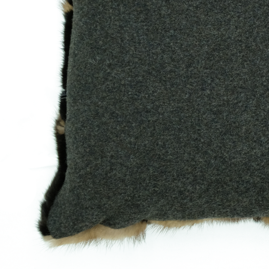 Harmony - Almohada de suntuosa piel de visón con respaldo de cashmir