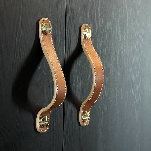Tirador artesanal clásico de cuero XL