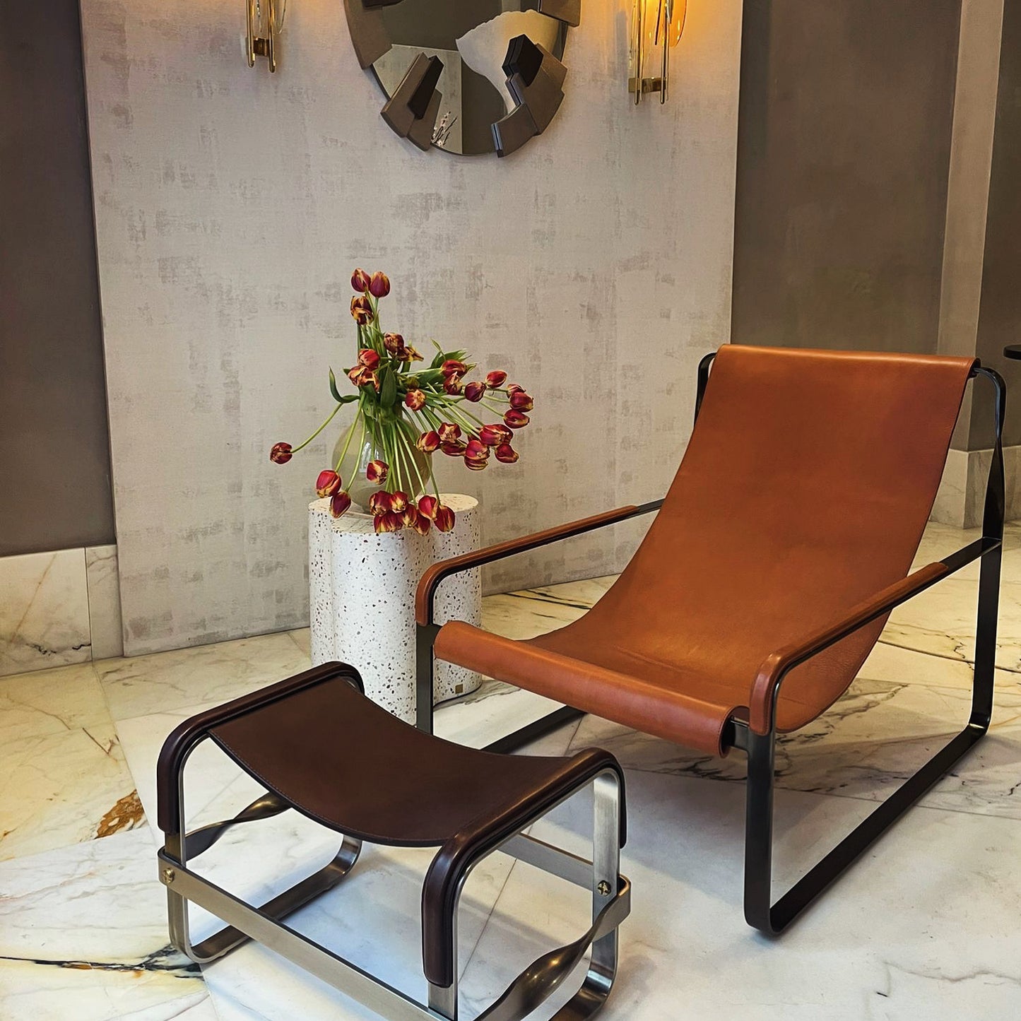 Chaise Longue Wanderlust de cuero y metal hecha a mano