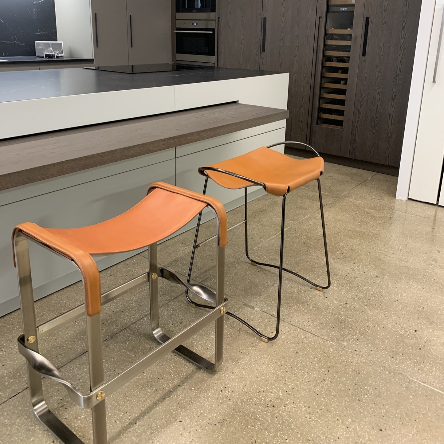Wanderlust Taburete de Cocina - Hecho a mano y totalmente personalizable