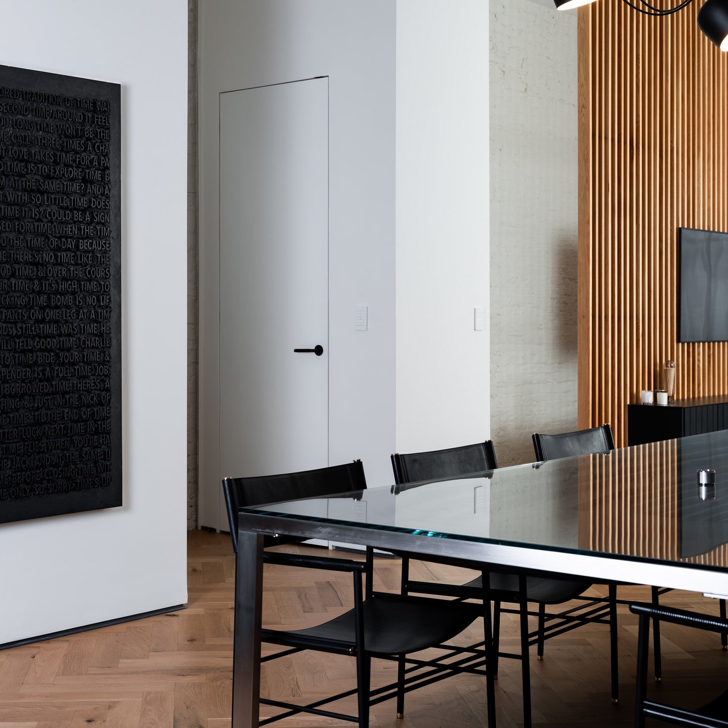 Silla Repose - Hecha a mano en piel vacuna con detalles de latón, totalmente personalizable