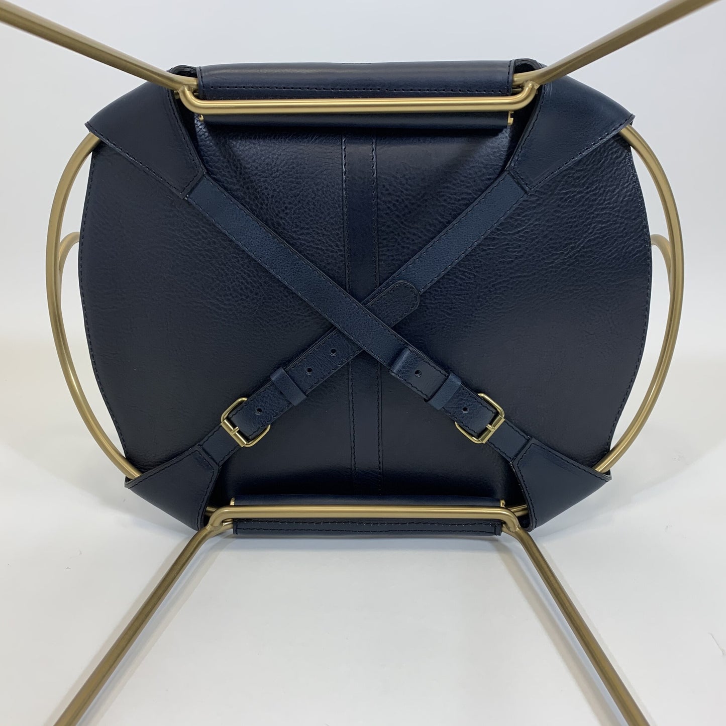 Silla Hug - Personalizable y hecha a mano en piel de vaca y acero