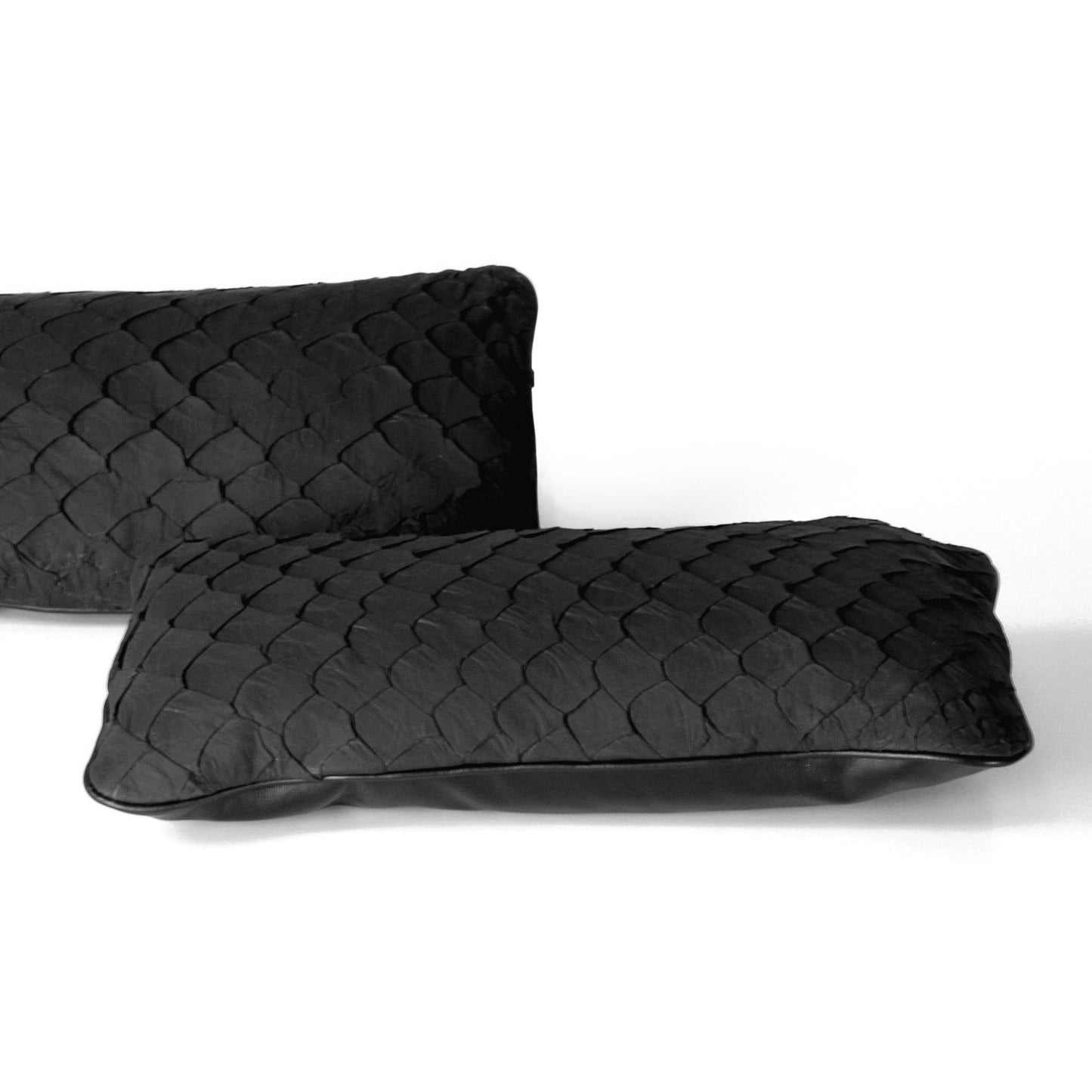 Almohada Pirarucú a medida con reverso de cuero - Tamaño pequeño