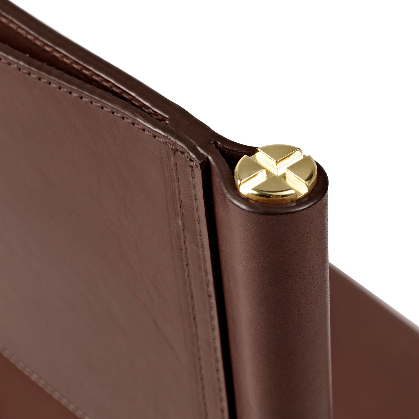 Silla Repose - Hecha a mano en piel vacuna con detalles de latón, totalmente personalizable