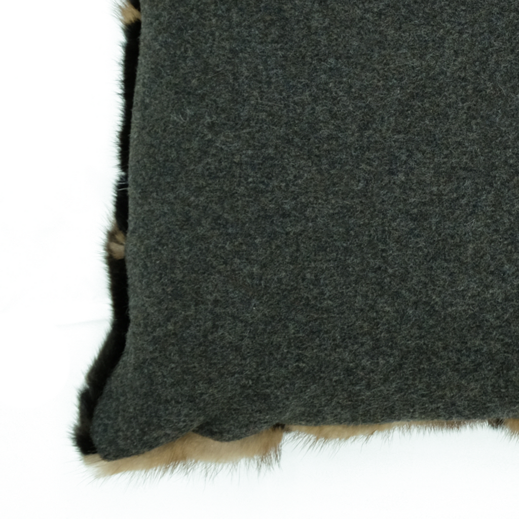 Harmony - Almohada de suntuosa piel de visón con respaldo de cashmir