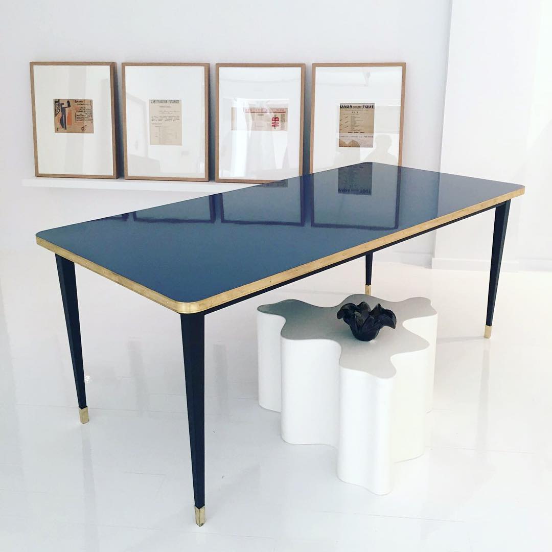 Mesa Antique Boutique Rectangular - Mid-Century sobre Estructura Cónica