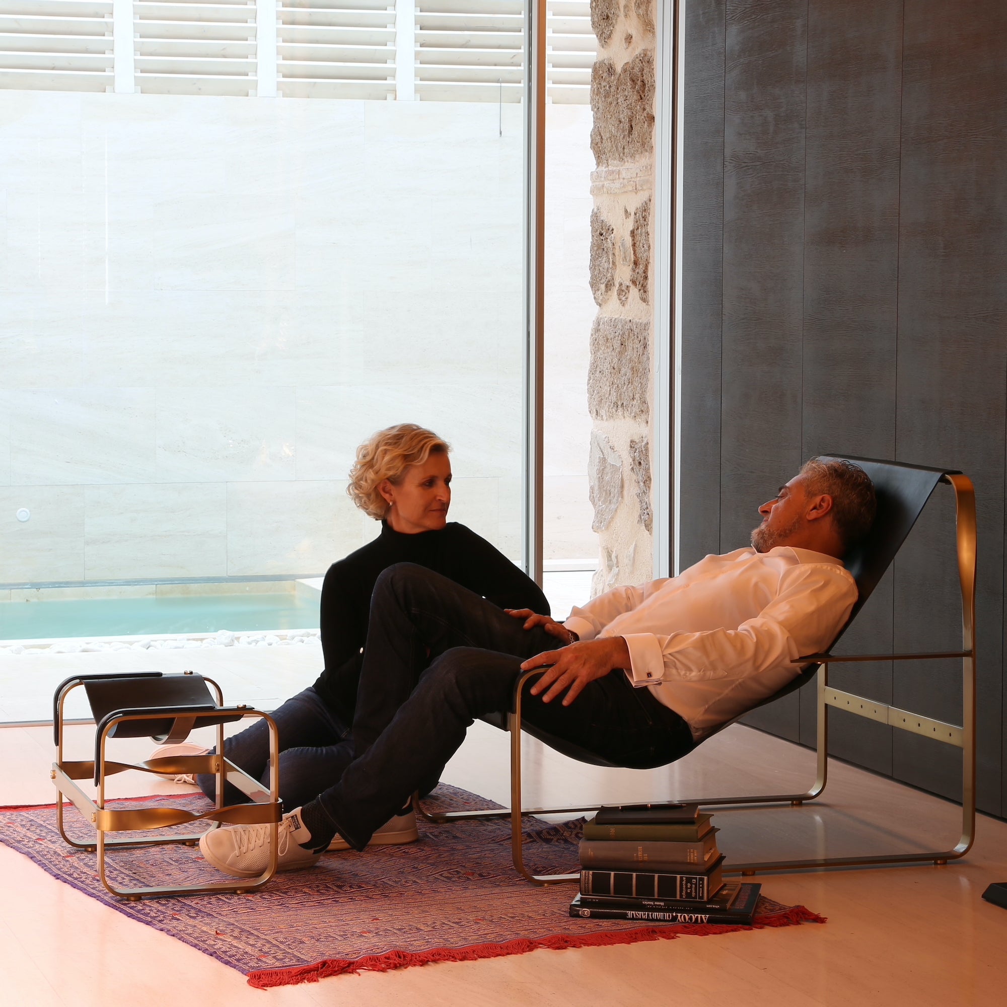 Chaise Longue Wanderlust de cuero y metal hecha a mano