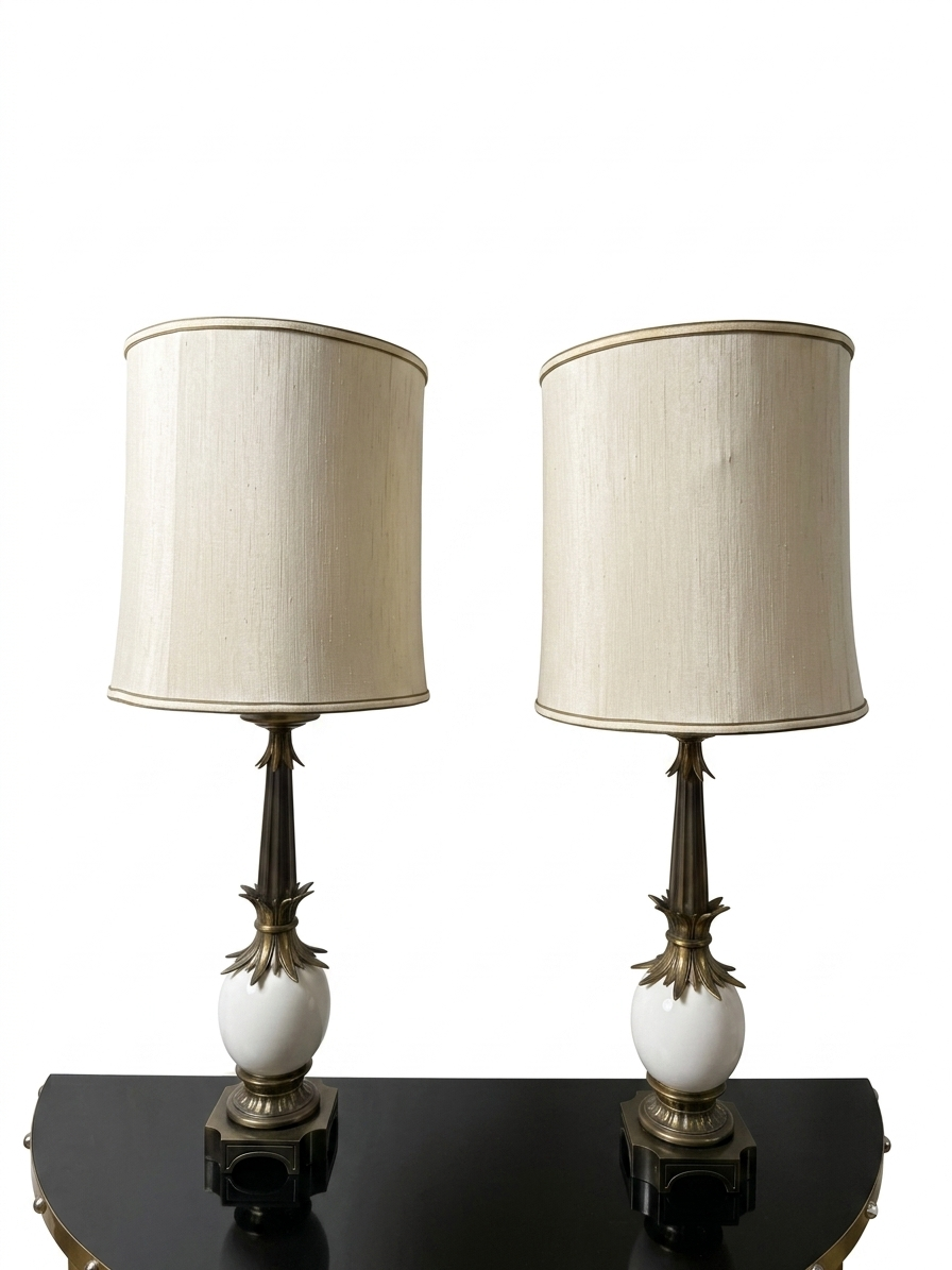 Pareja de Lámparas de Mesa Mid-Century en Bronce Patinado y Porcelana
