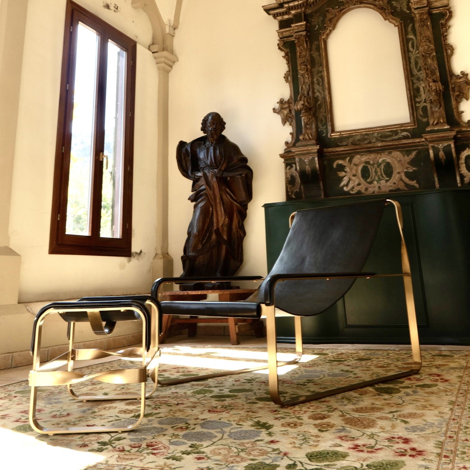 Chaise Longue Wanderlust de cuero y metal hecha a mano