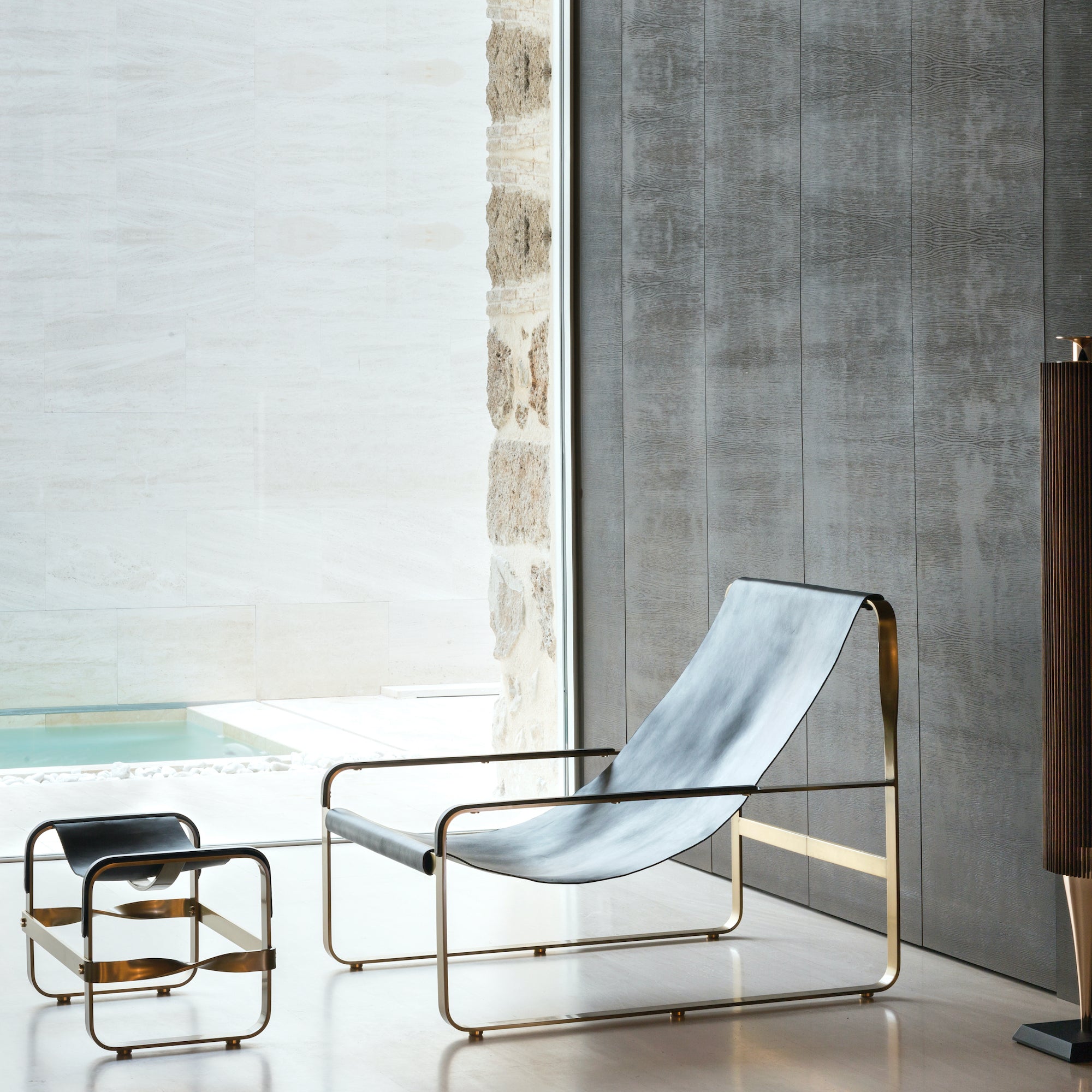Chaise Longue Wanderlust de cuero y metal hecha a mano