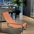 Chaise Longue Wanderlust de cuero y metal hecha a mano
