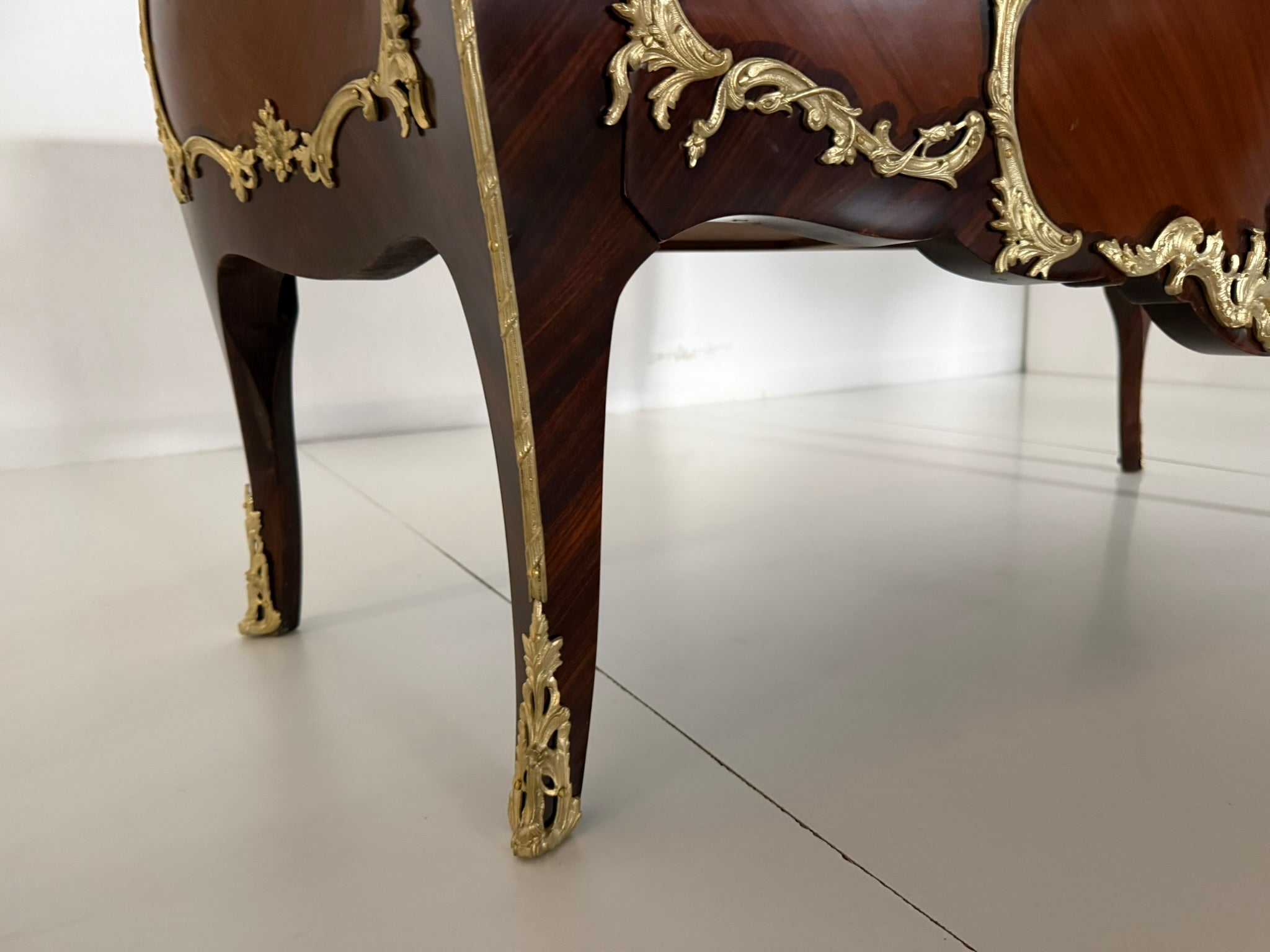 Cómoda Bombé Francesa Estilo Louis XV