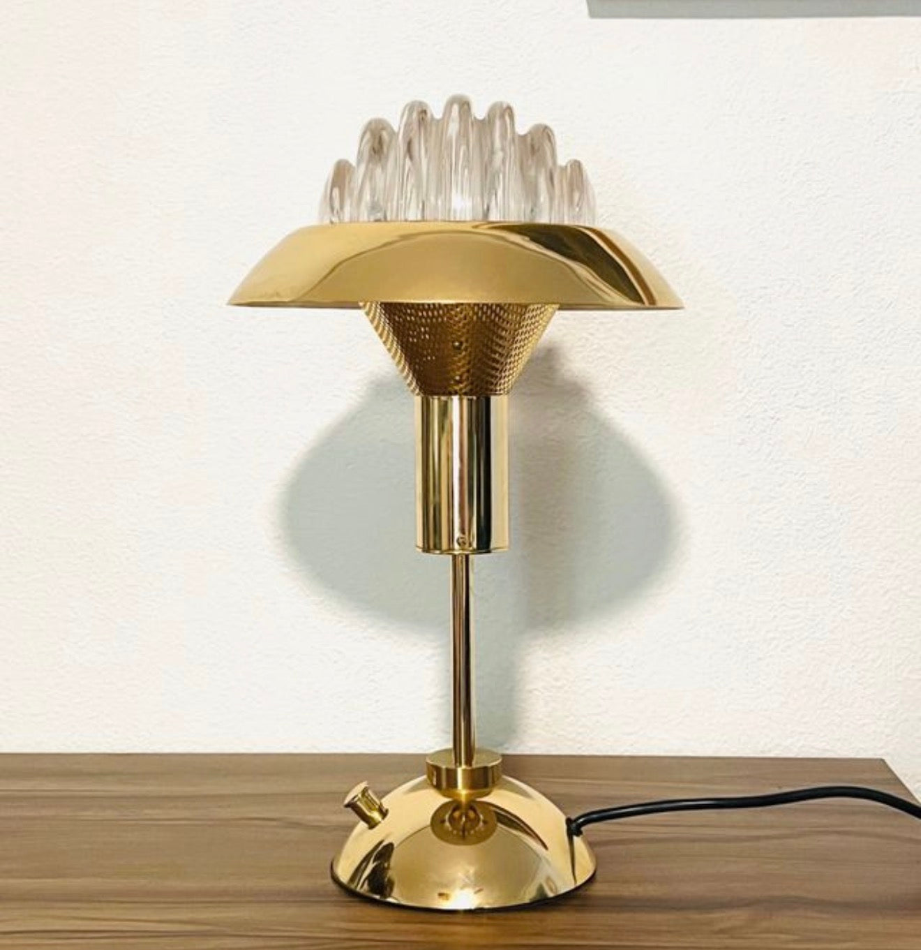 Lámpara de Mesa Escultural en Latón y Cristal - Estilo Mid-Century Italiano