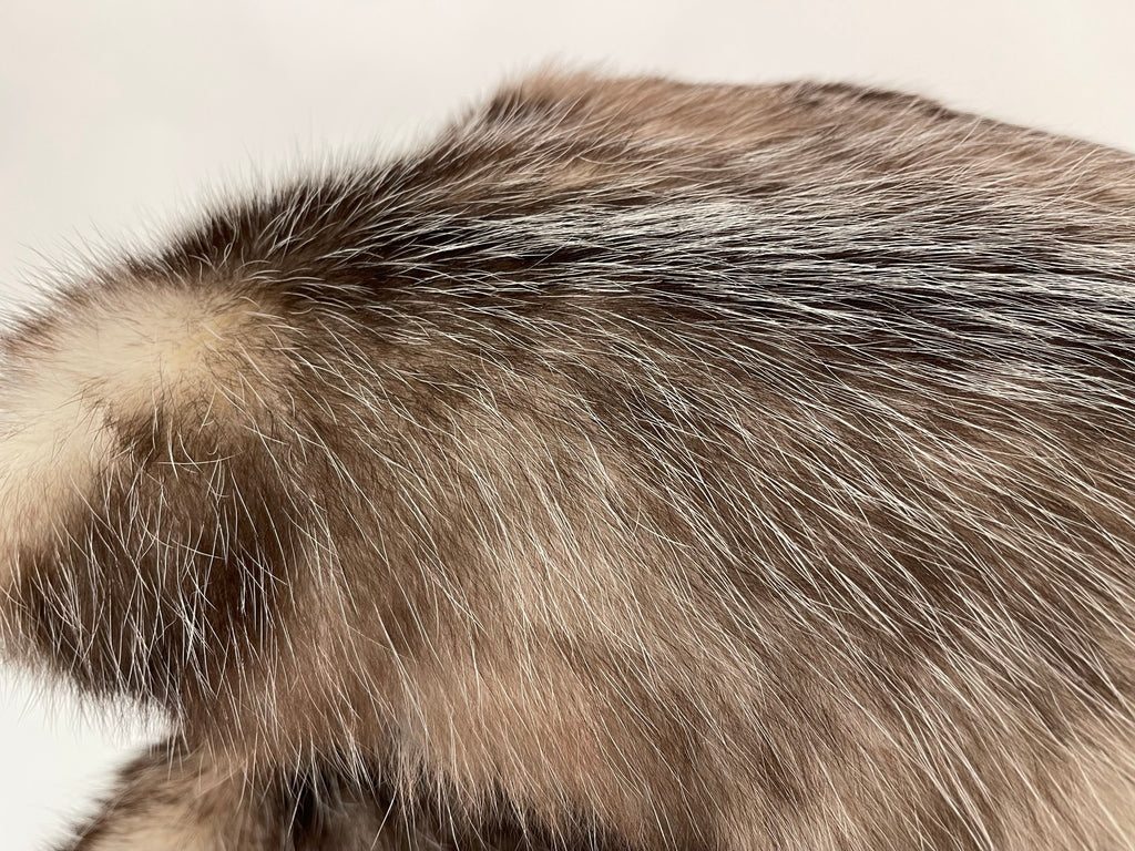 Cojín de Piel de Opossum con Relleno de Algodón y Plumón