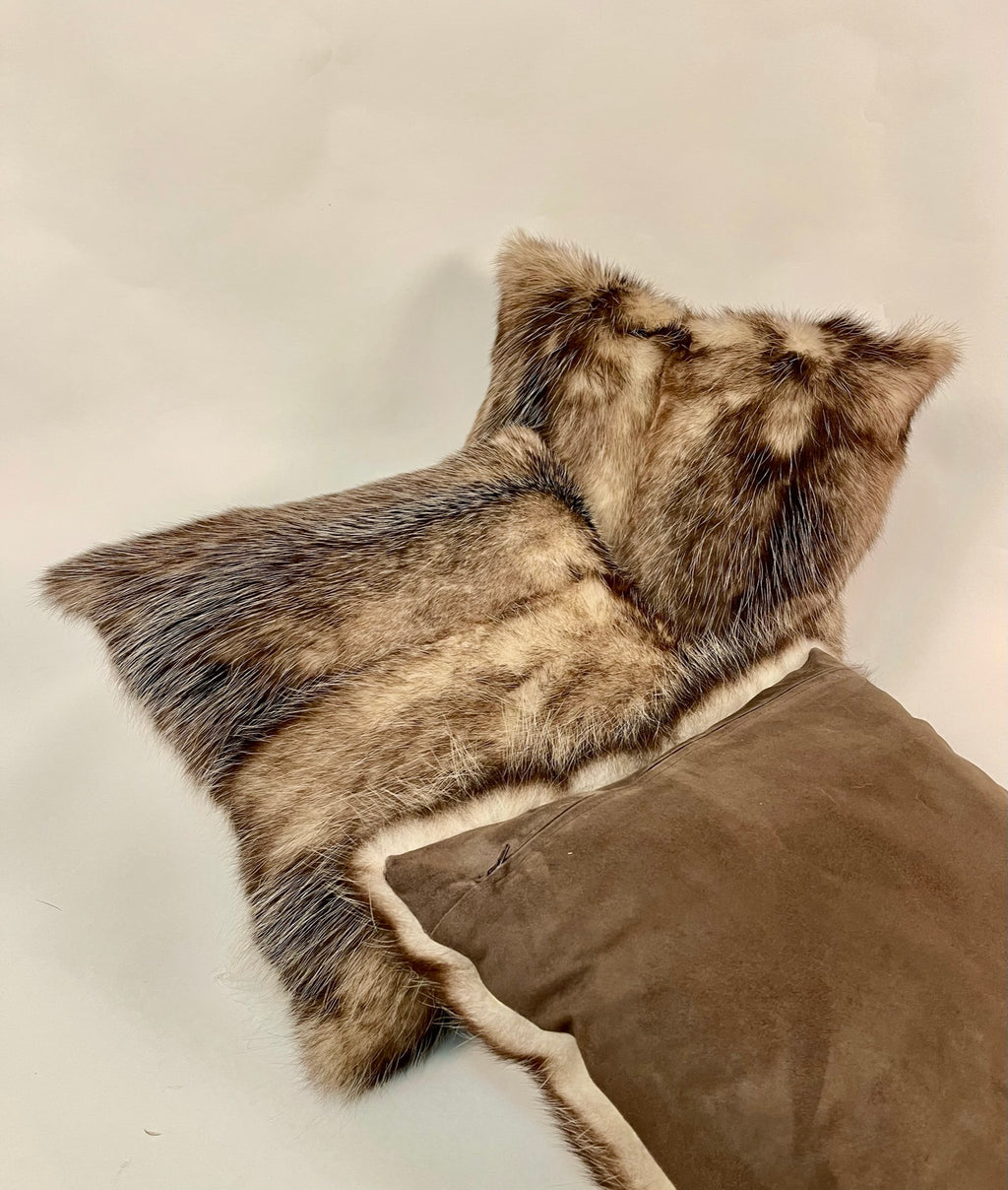 Cojín de Piel de Opossum con Relleno de Algodón y Plumón