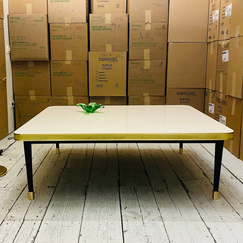 Mesa Baja Antique Boutique - Mid-Century con Detalles en Latón