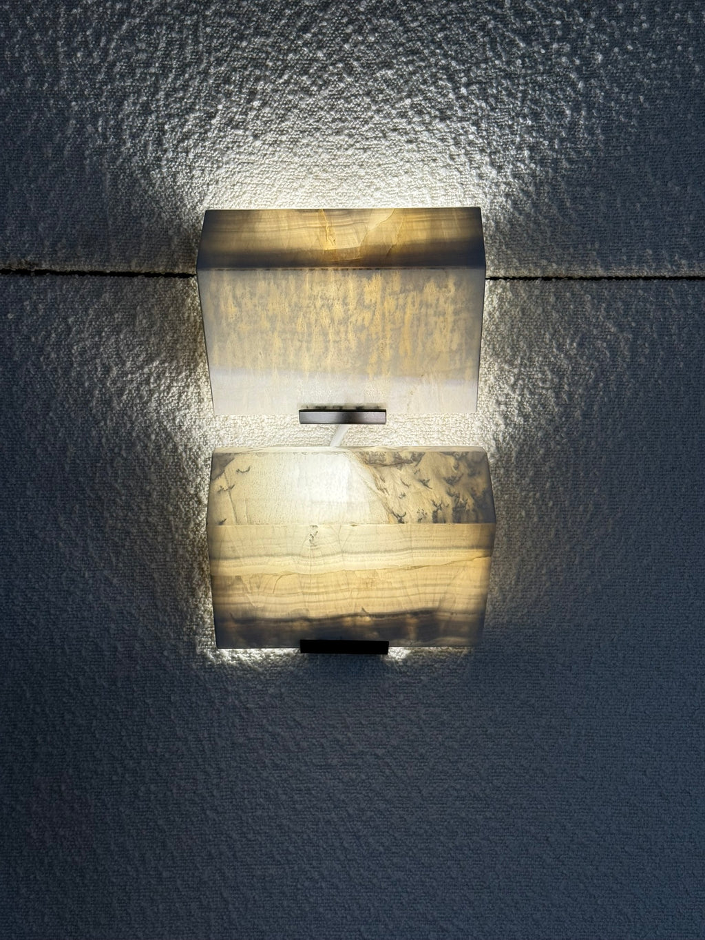 Pareja de Apliques de Pared Geométricos Mid-Century en Alabastro Natural