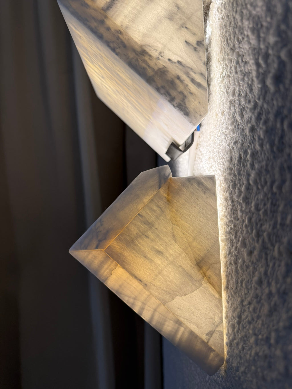 Pareja de Apliques de Pared Geométricos Mid-Century en Alabastro Natural