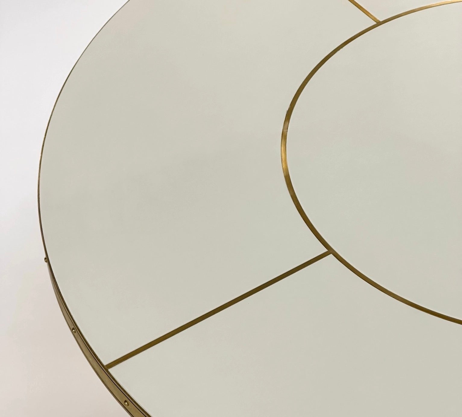 Mesa Antique Boutique Redonda - Mid-Century con Base Central