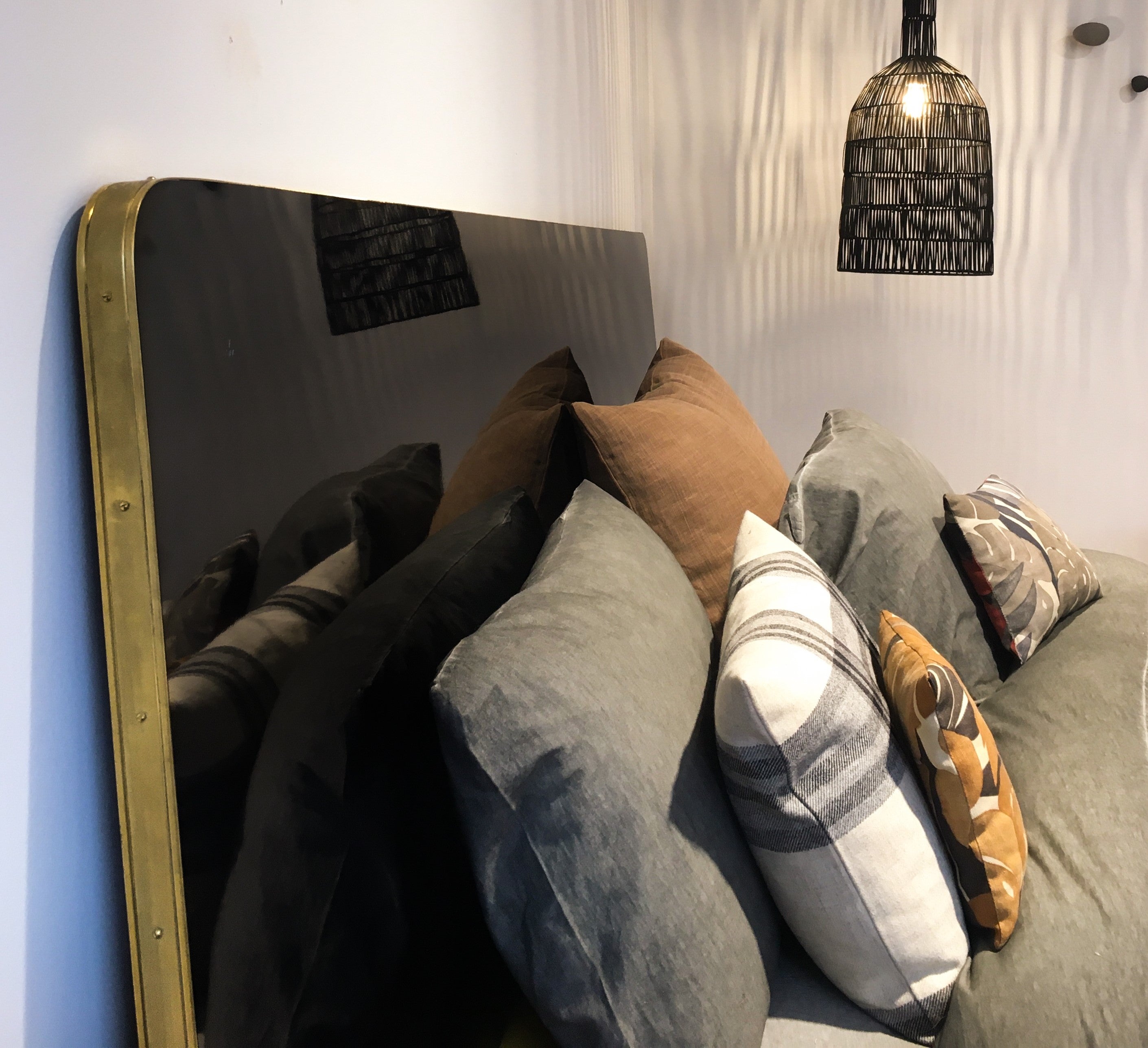 Cabecero de Cama Antique Boutique - Mid-Century con Detalles en Latón