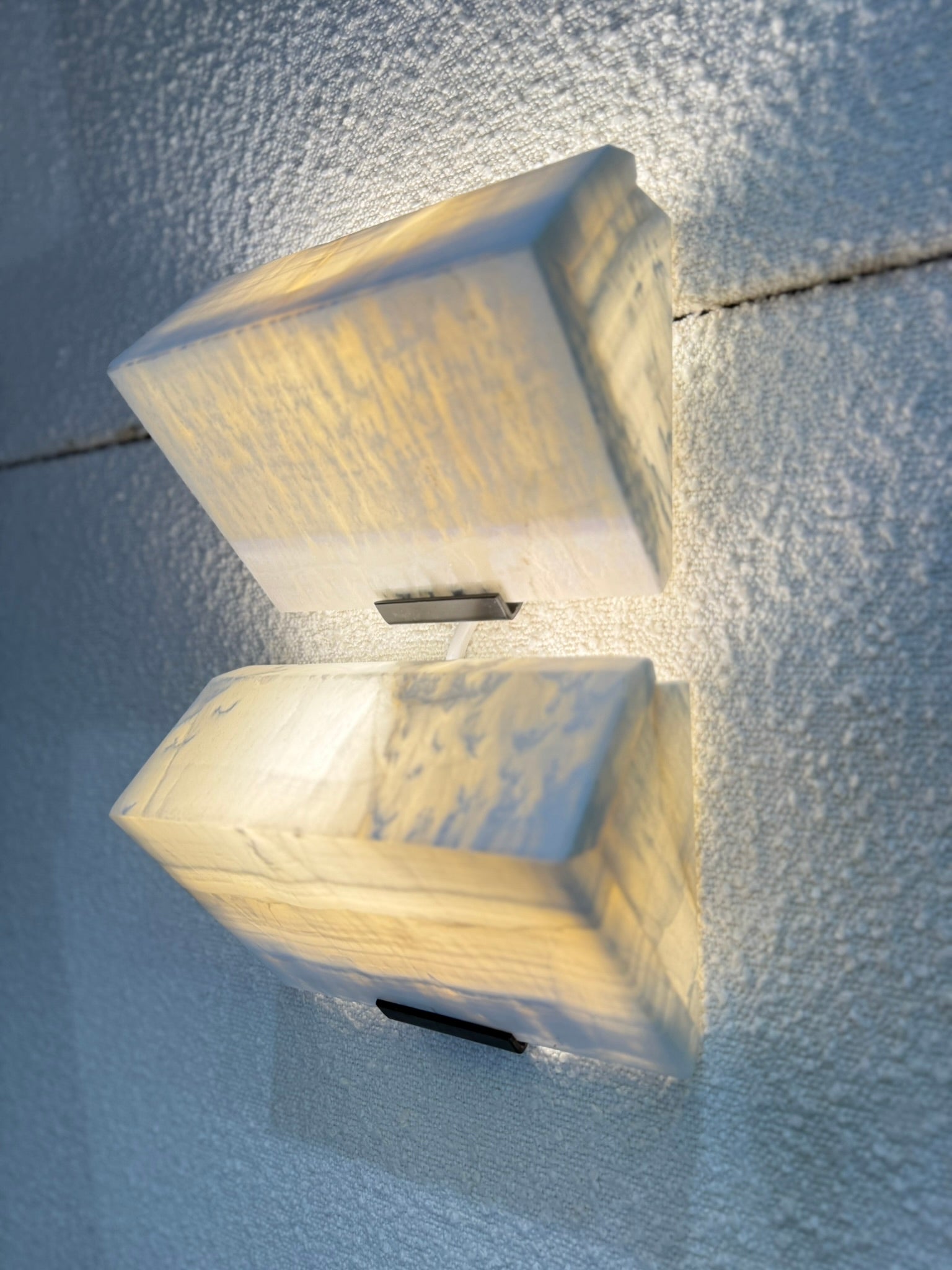 Pareja de Apliques de Pared Geométricos Mid-Century en Alabastro Natural