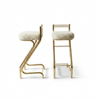 Pareja de Taburetes de Bar Mid-Century Z-Frame en Acabado Dorado y Shearling Natural