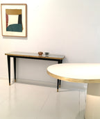 Consola Antique Boutique - Mid-Century con Detalles en Latón