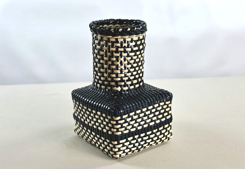 Cesta Japanese Ikebana en Cuero y Caña - Navy & Off White
