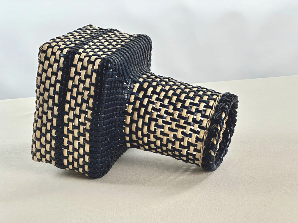 Cesta Japanese Ikebana en Cuero y Caña - Navy & Off White
