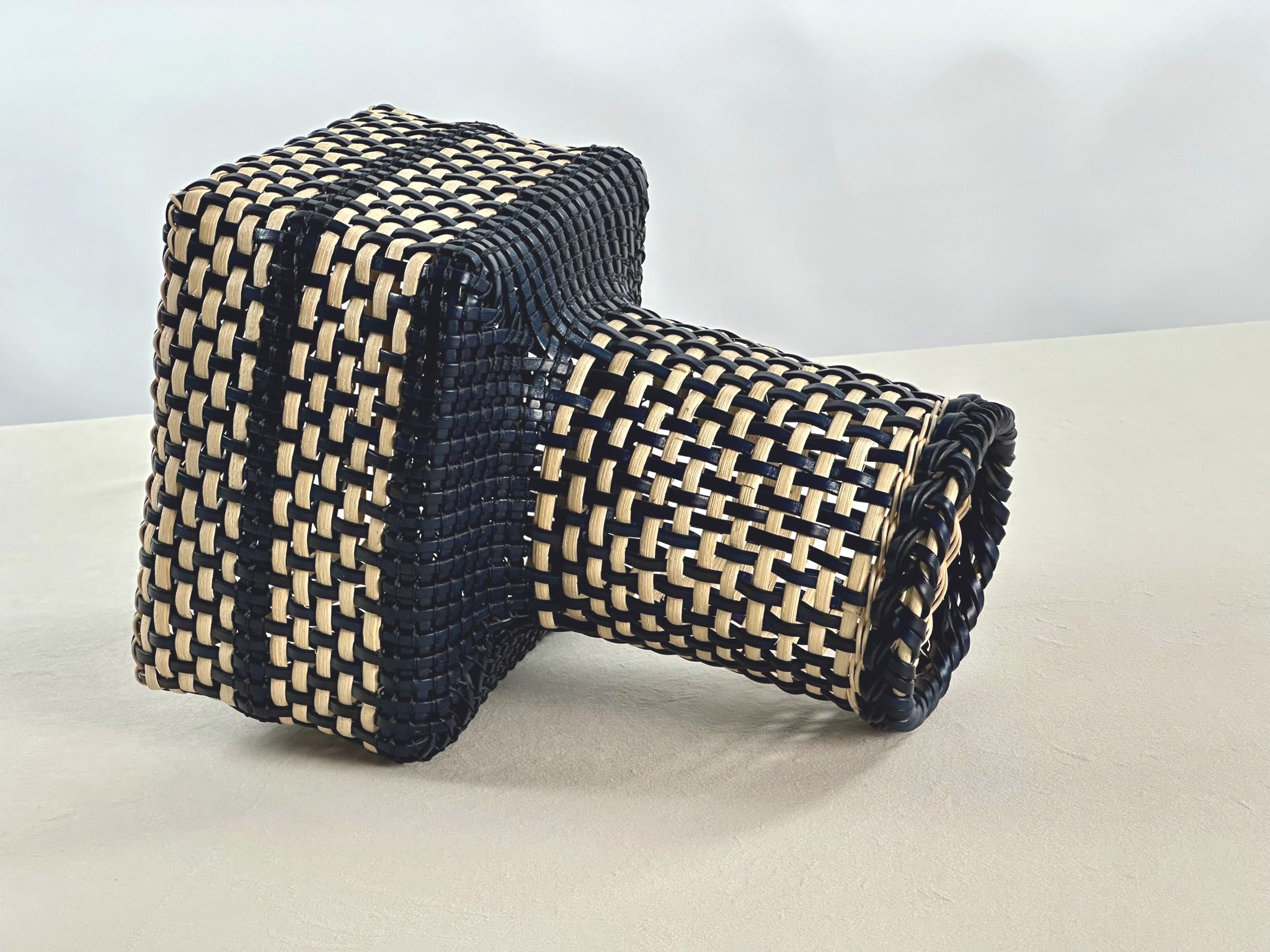 Cesta Japanese Ikebana en Cuero y Caña - Navy & Off White