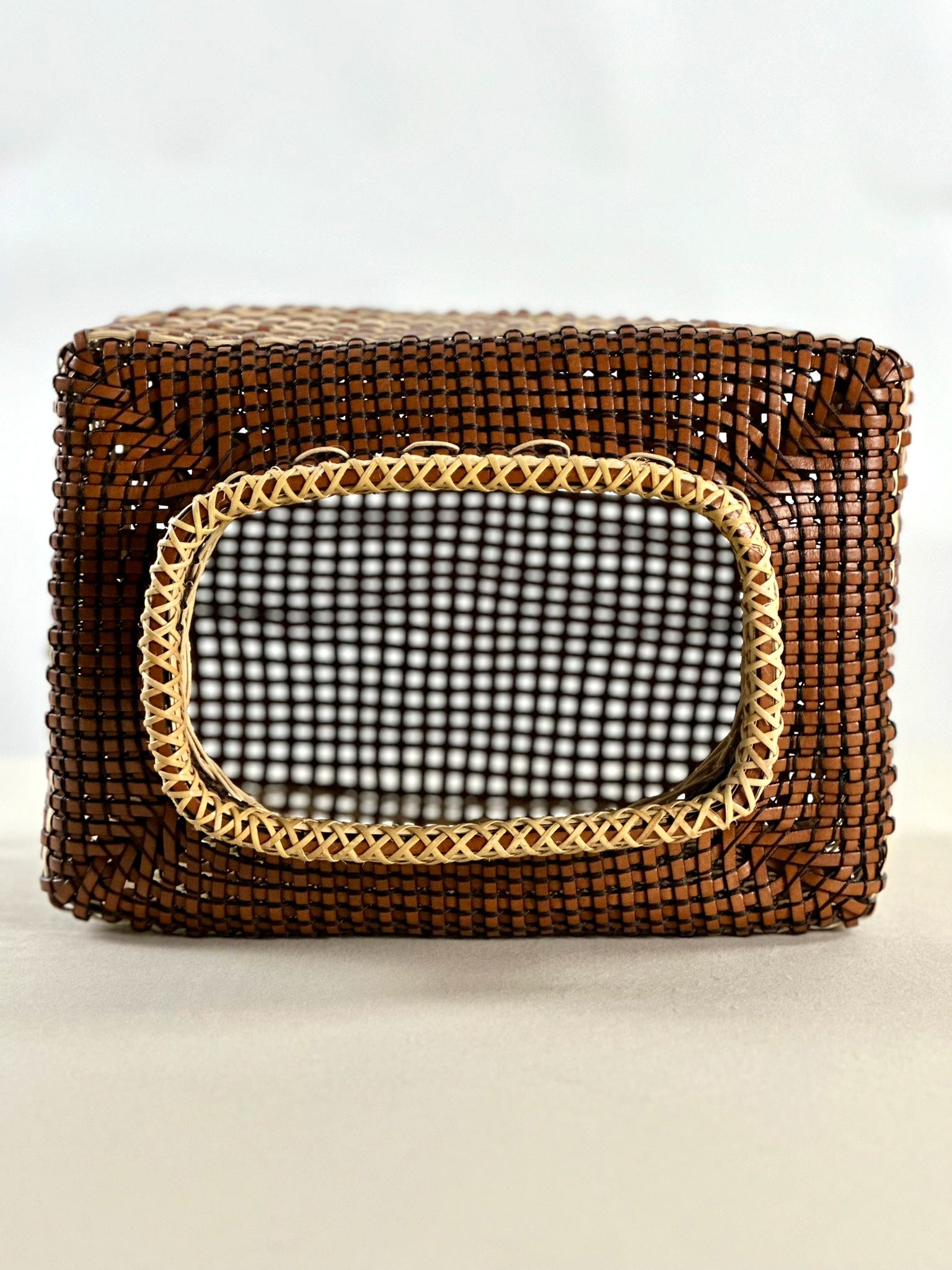 Cesta Japanese Ikebana en Cuero y Caña - Cognac & Off White