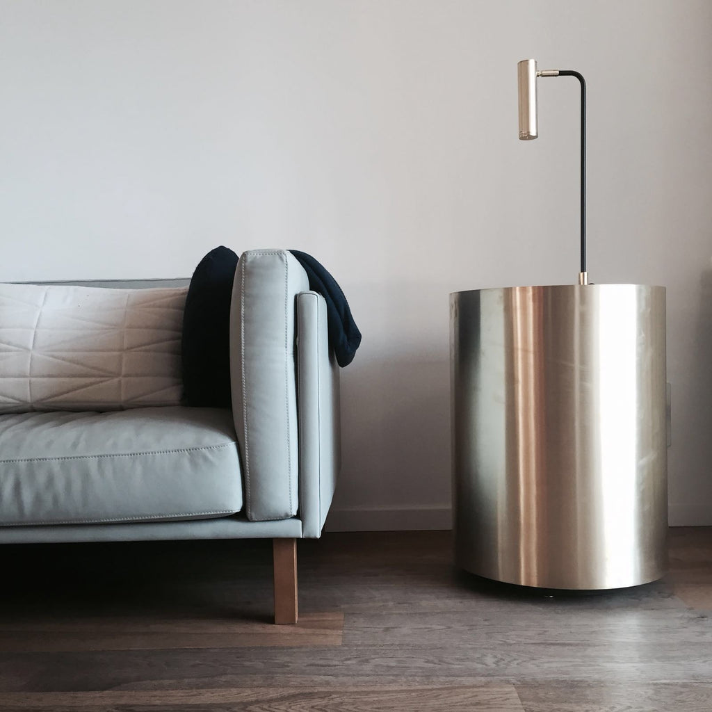 Mesa Auxiliar Cilíndrica Luna en Latón y Acero