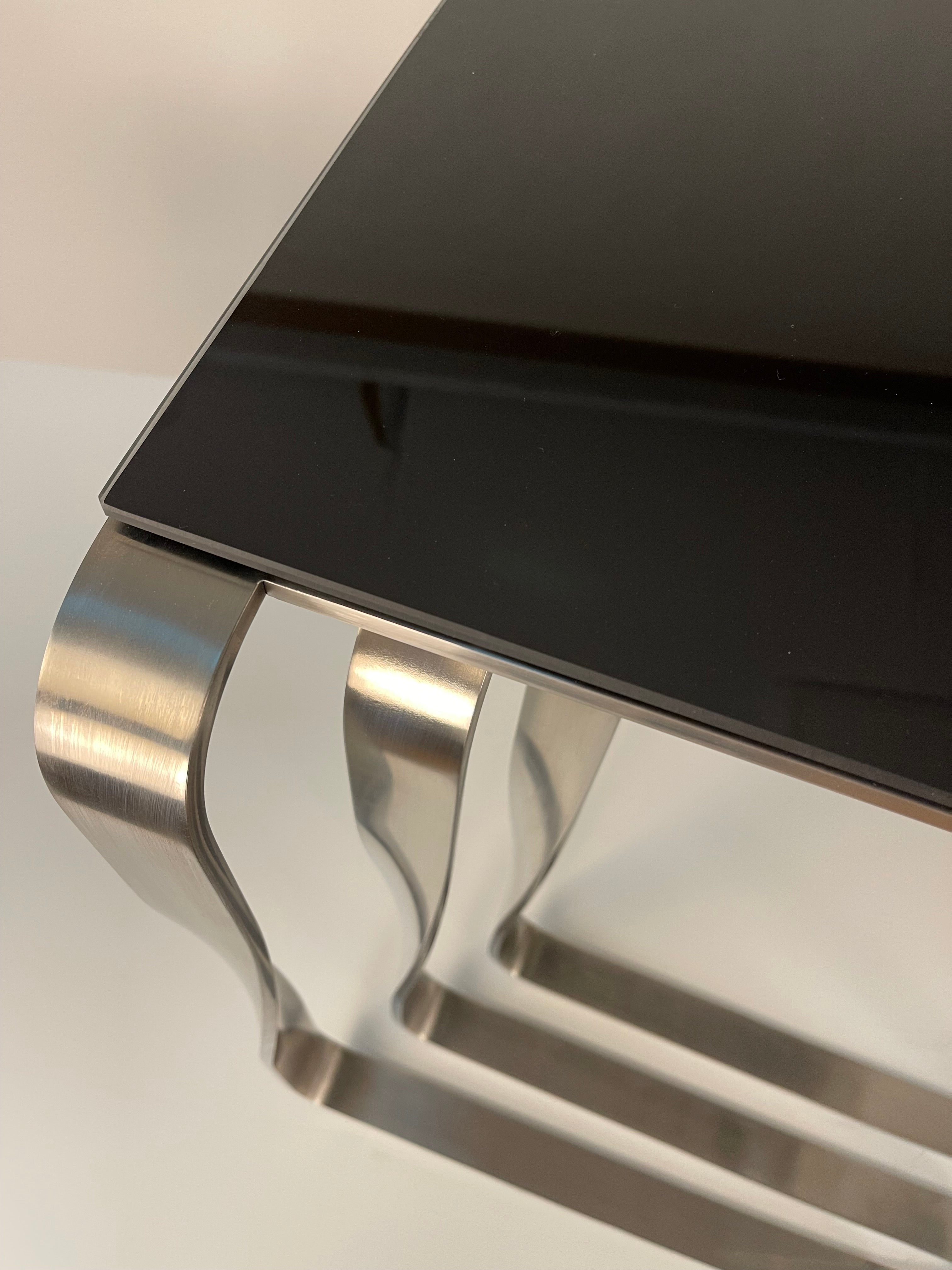Mesa Auxiliar Nest - Diseño Contemporáneo en Metal y Cristal