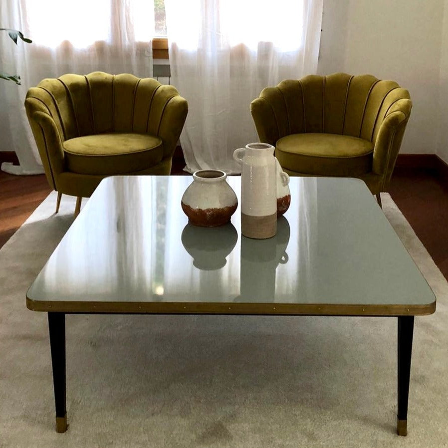Mesa Baja Antique Boutique - Mid-Century con Detalles en Latón