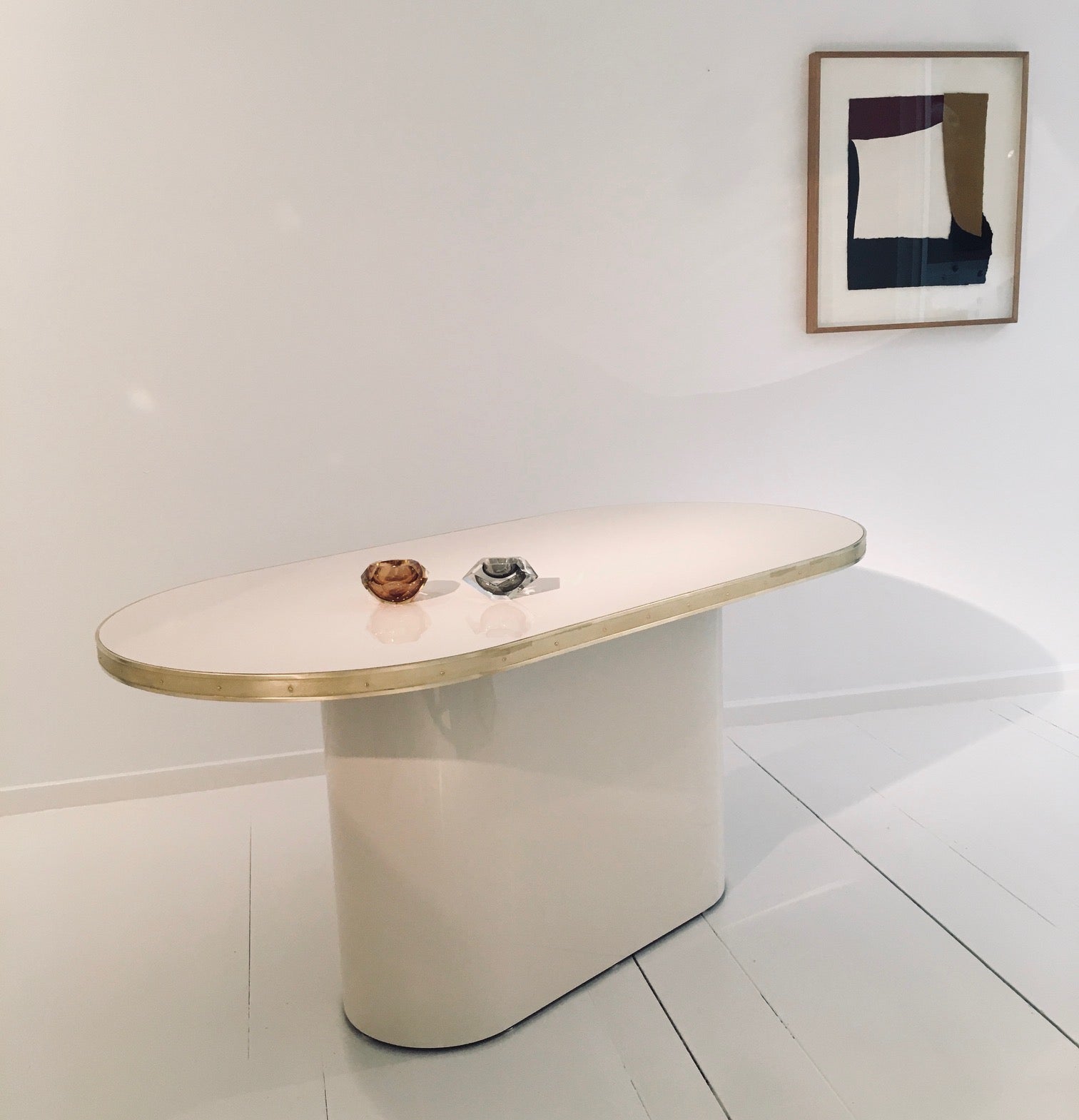 Consola Antique Boutique - Mid-Century con Base Central