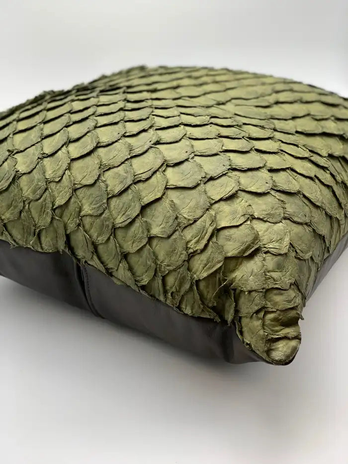 Almohada Pirarucu Artesanal de Lujo - Tamaño Grande