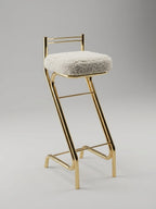 Pareja de Taburetes de Bar Mid-Century Z-Frame en Acabado Dorado y Shearling Natural