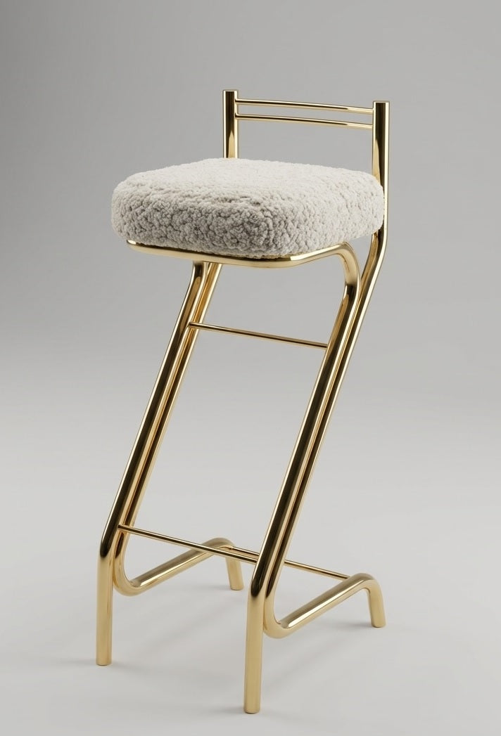 Pareja de Taburetes de Bar Mid-Century Z-Frame en Acabado Dorado y Shearling Natural
