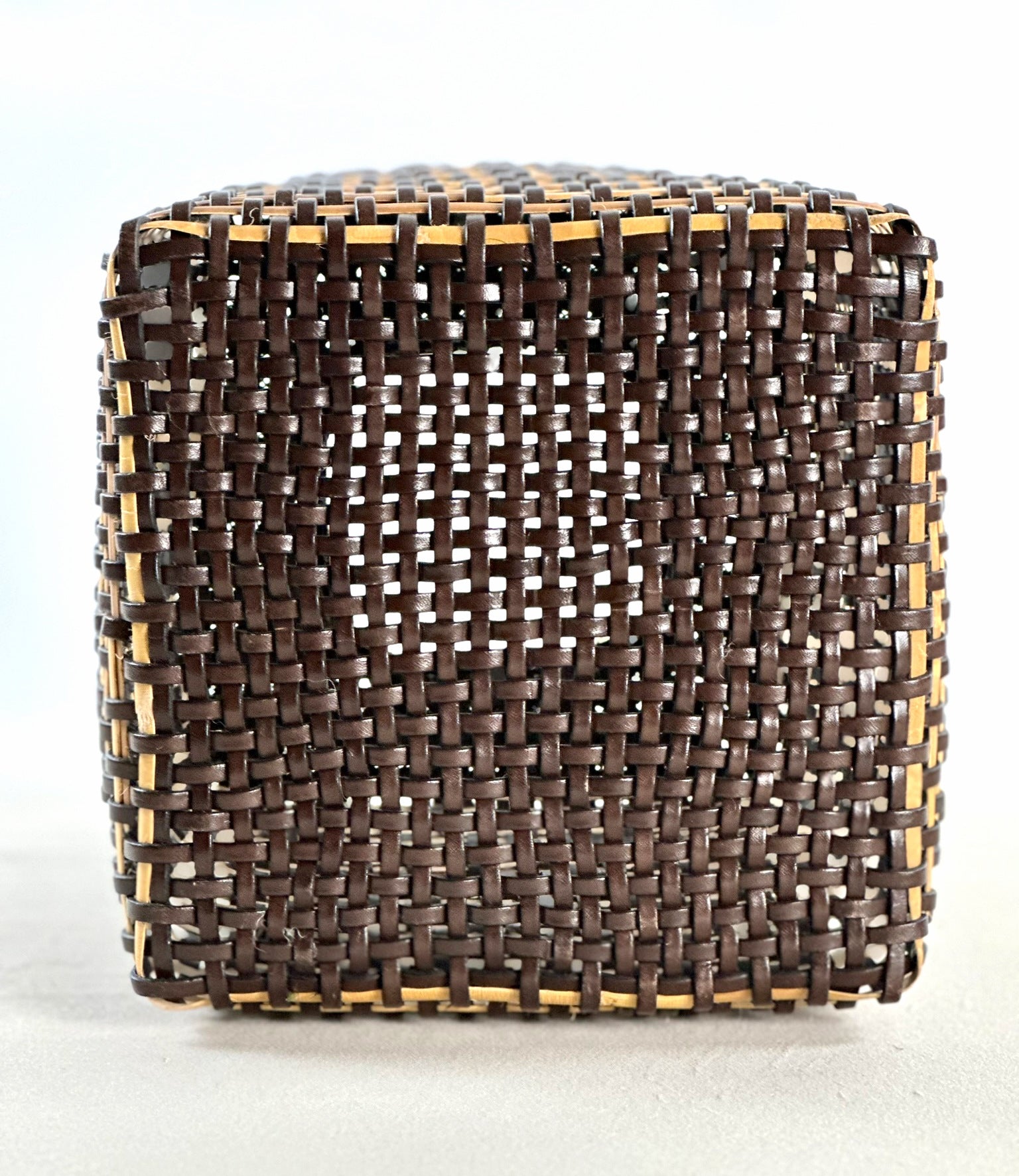 Cesta Chinese Tibor en Cuero y Caña - Dark Brown & Off White