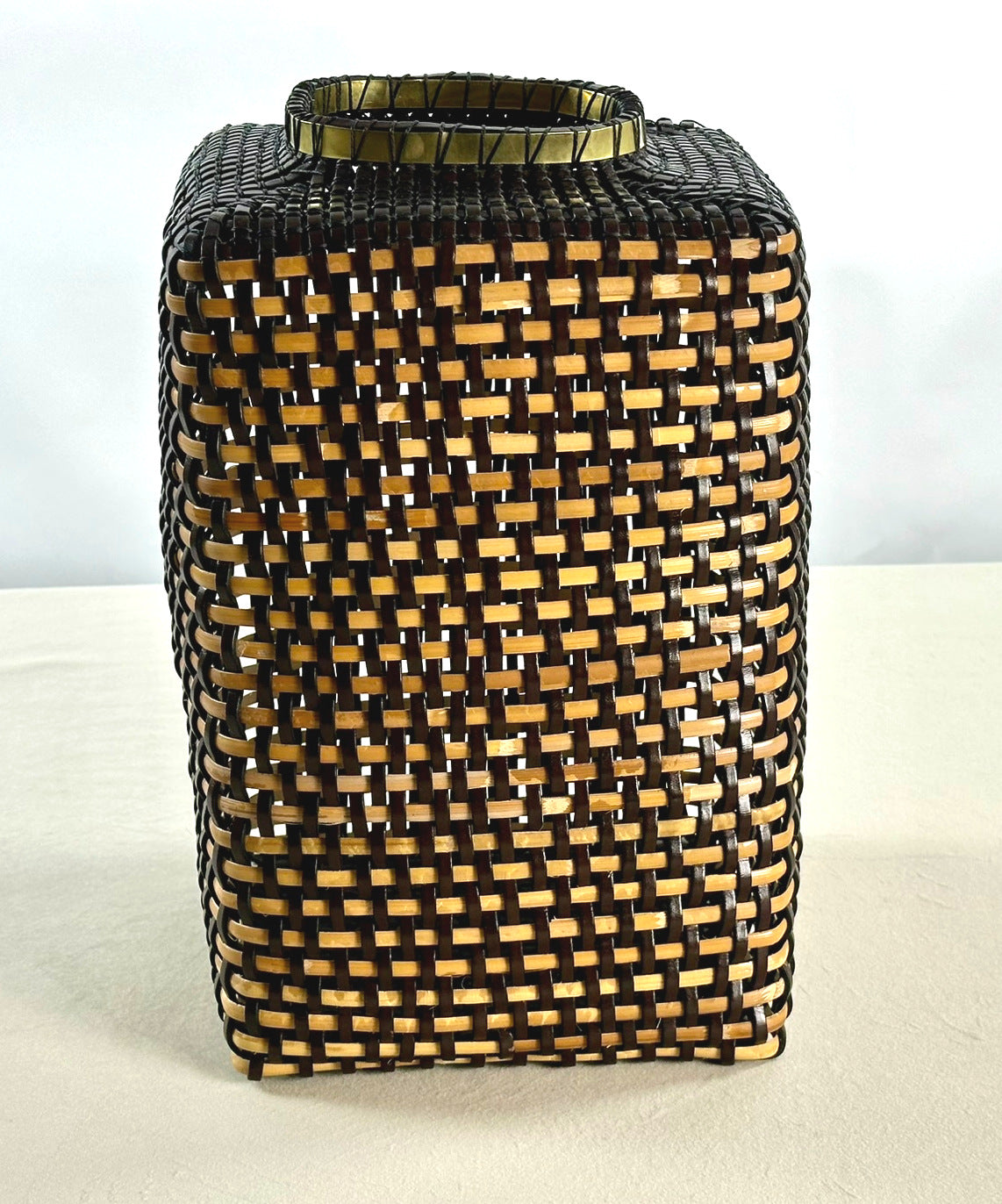 Cesta Chinese Tibor en Cuero y Caña - Dark Brown & Off White